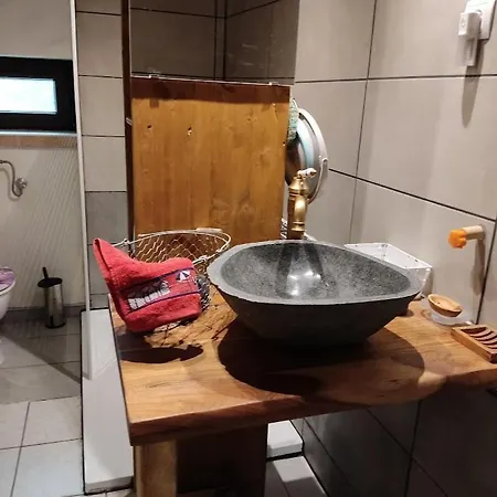 Am Wanderweg Zum Koenigsstuhl Unter Reet *