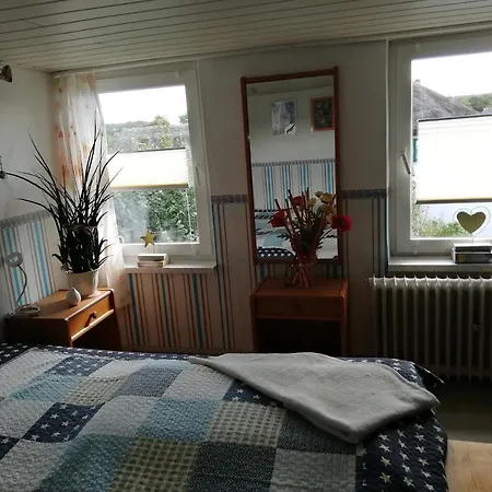 Apartamento Am Wanderweg Zum Koenigsstuhl Unter Reet *