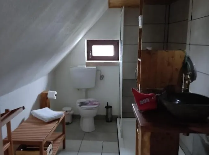 Am Wanderweg Zum Koenigsstuhl Unter Reet Apartmán